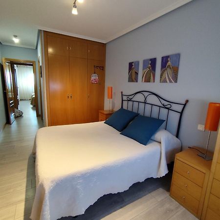 Apartamento De Tres Dormitorios Con Garaje Y Todos Los Servicios Cerca Burgo Kültér fotó