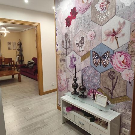 Apartamento De Tres Dormitorios Con Garaje Y Todos Los Servicios Cerca Burgo Kültér fotó