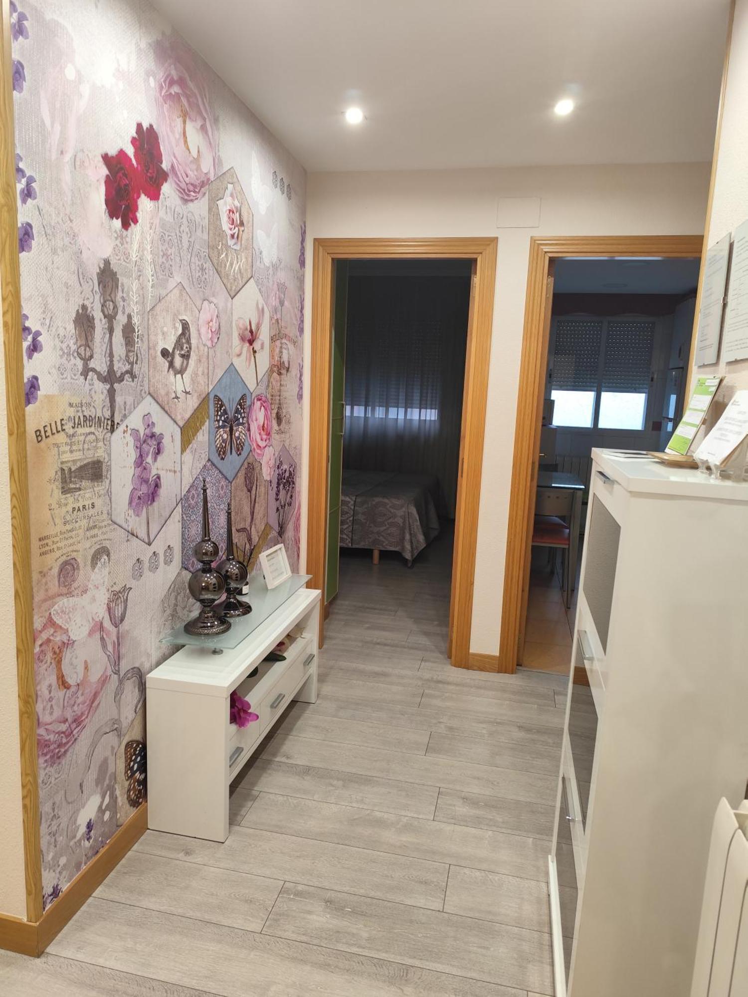 Apartamento De Tres Dormitorios Con Garaje Y Todos Los Servicios Cerca Burgo Kültér fotó
