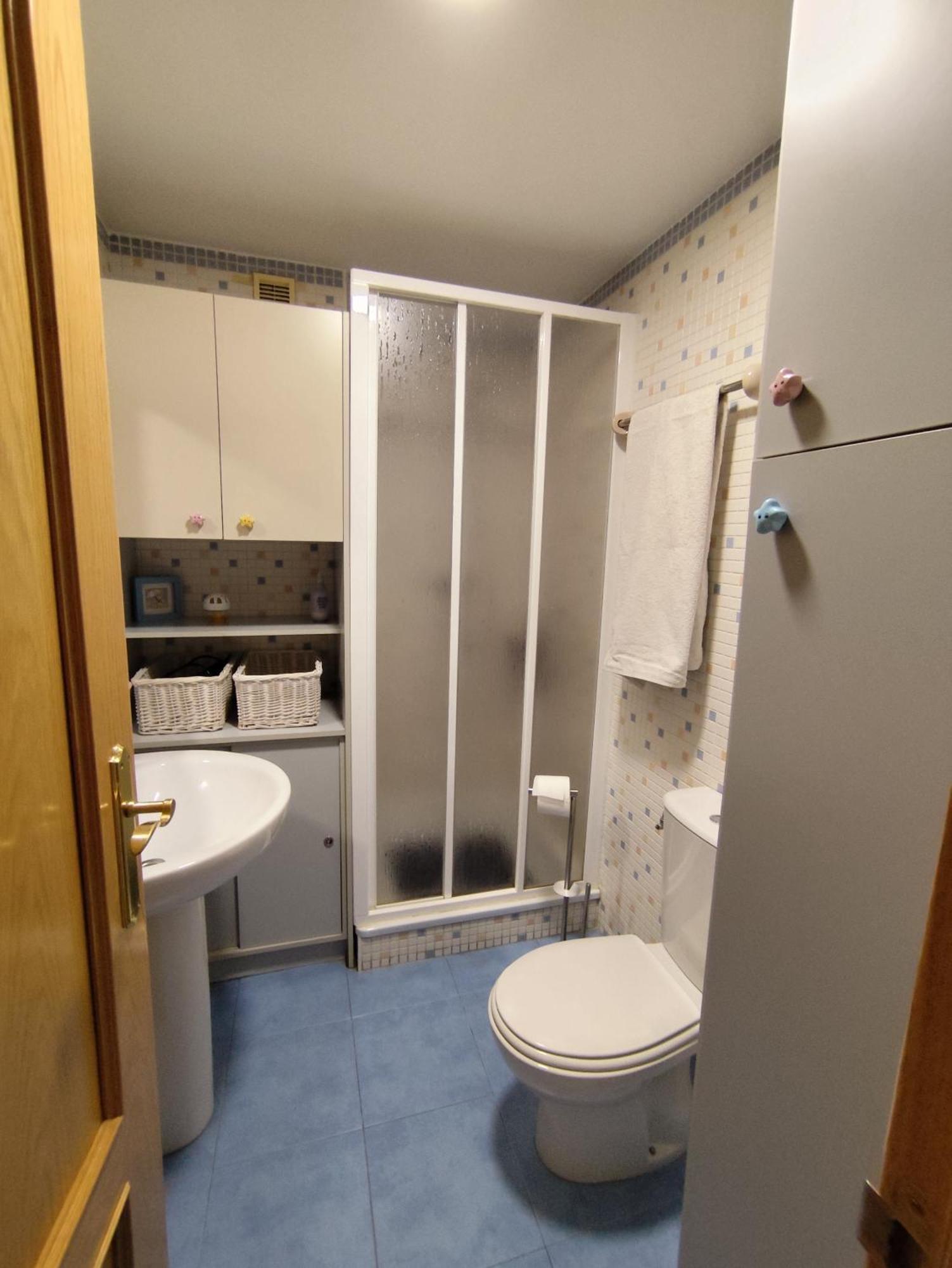 Apartamento De Tres Dormitorios Con Garaje Y Todos Los Servicios Cerca Burgo Kültér fotó